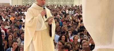 Frei Gilson celebra Missa com grupo de brasileiros no Santuário em Fátima Portugal