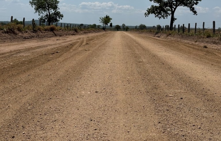 Secretaria de Obras de Caracol realiza manutenção preventiva em estradas rurais