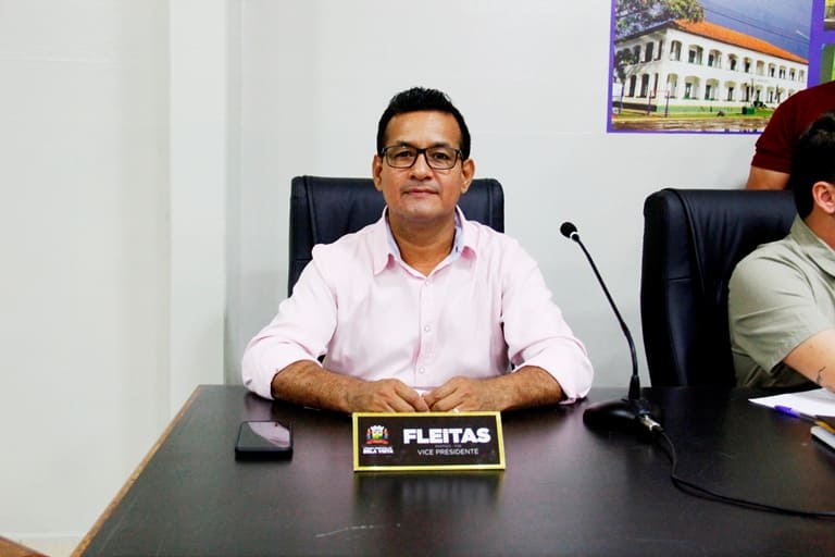 Vereador Fleitas cobra solução para mau cheiro de esgoto