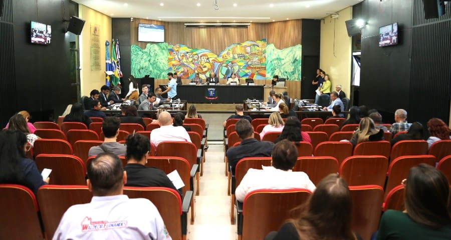 Câmara Municipal promoveu duas sessões nesta terça-feira