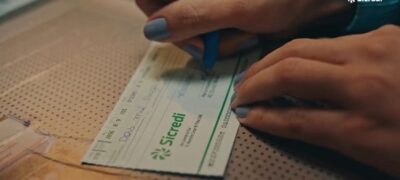 Sicredi lança nova campanha publicitária para reforçar o impacto positivo do cooperativismo