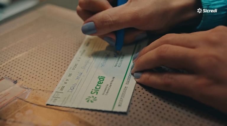 Sicredi lança nova campanha publicitária para reforçar o impacto positivo do cooperativismo