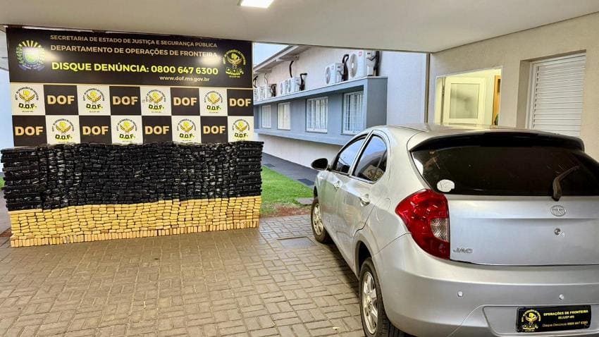 DOF apreende 855 quilos de droga em carro com placas paraguaias