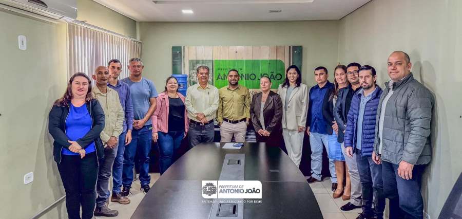 Senador Nelsinho Trad reforça parceria com Antônio João e reúne-se com prefeito e secretariado para alinhar novas demandas