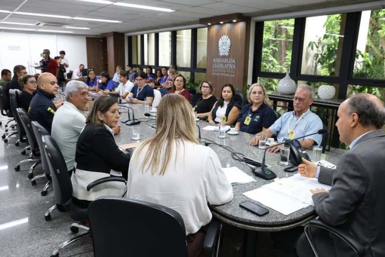 Reunião na ALEMS debate Política de Educação Inclusiva com repúdio a decreto federal   Veja mais no site da ALEMS: https://al.ms.gov.br/noticias/143861