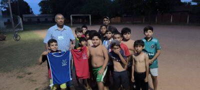 Grêmio Pedro Rufino entrega coletes a crianças de projeto social do Erva Mate