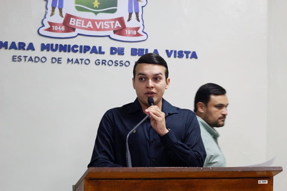 Vereador Mathaus cobra seriedade e responsabilidade na educação