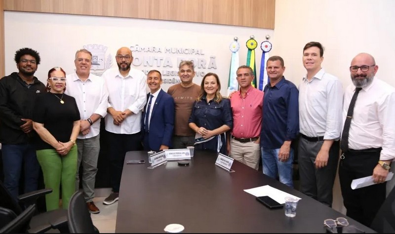 Edvaldo Barbosa toma posse como vereador na Câmara Municipal de Ponta Porã