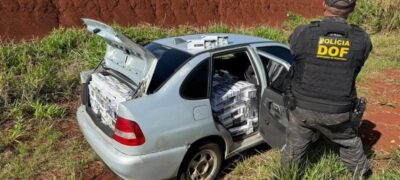 DOF apreende veículo carregado com cigarros após cair em barranco