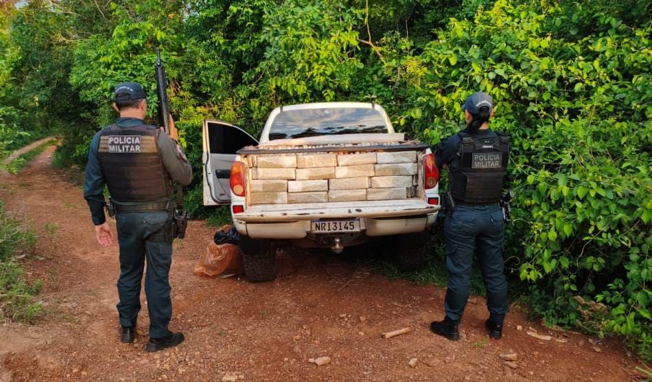Policia Militar apreende caminhonete  furtada com 1.568 kg de maconha em Bela Vista