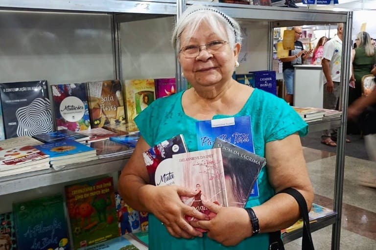 Há 18 anos, escritora transformou em lei o amor pela literatura sul-mato-grossense