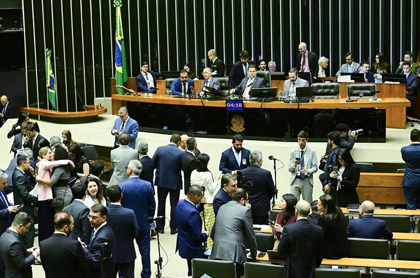 Aprovado crédito de R$ 34,3 bi para benefícios previdenciários e Bolsa Família