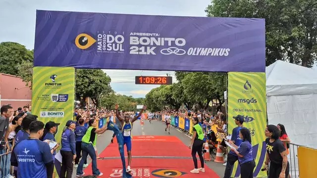 Queniano e mineira dominam provas e vencem meia maratona de Bonito