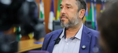 Prefeito paga abono de R$ 5 mil para quase 1 mil servidores da Educação