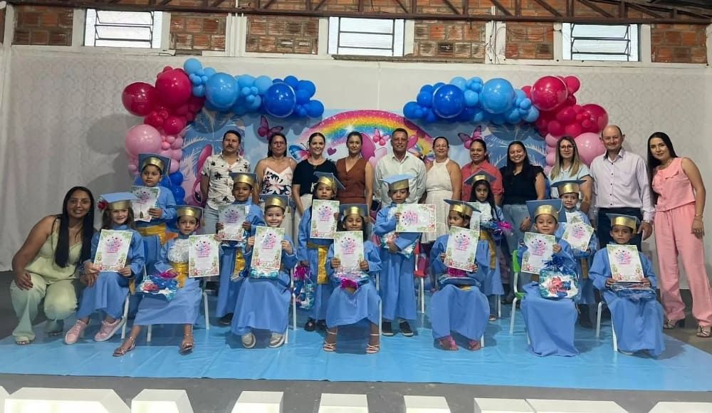 Escola Rural Inácio Silvestre Monteiro, no Alto Caracol, realiza formatura da Pré-Escola e do 9º ano