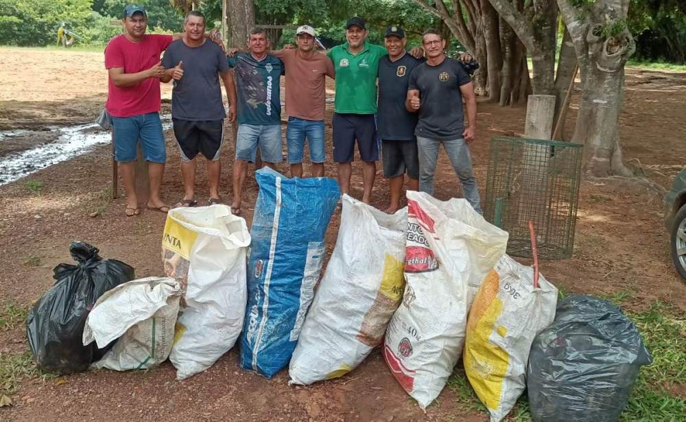 Vigilantes realizam mutirão de limpeza às margens do Rio Apa em Bela Vista