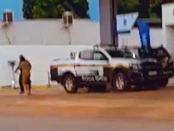 Homem em surto psiquiátrico mobiliza Polícia Militar no centro de Bela Vista