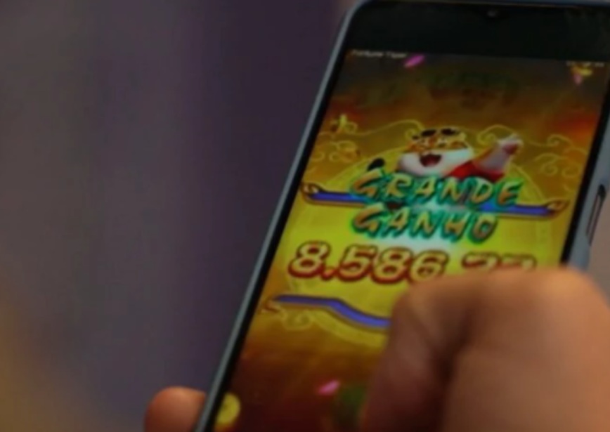 Técnico furta R$ 30 mil de professora para usar no “jogo do tigrinho” em MS