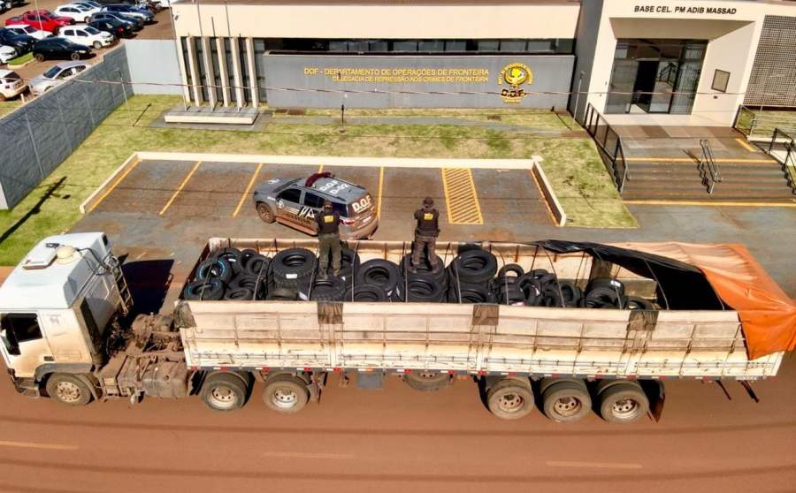 DOF apreende carreta carregada com mais de 160 pneus em Maracaju