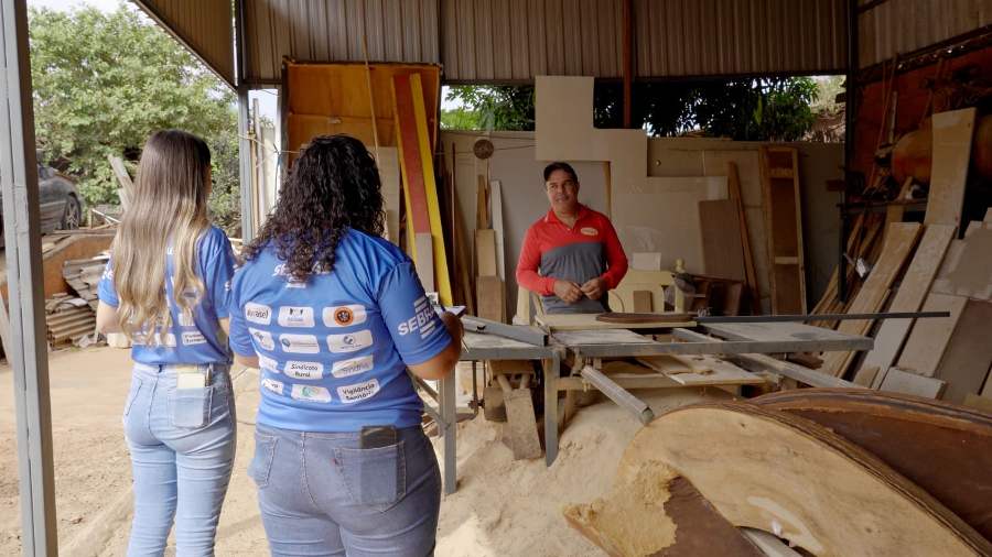Agentes do Sebrae/MS levam atendimento porta em porta aos pequenos negócios