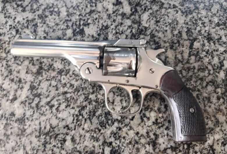 Dois são presos por ameaças contra policiais em redes sociais