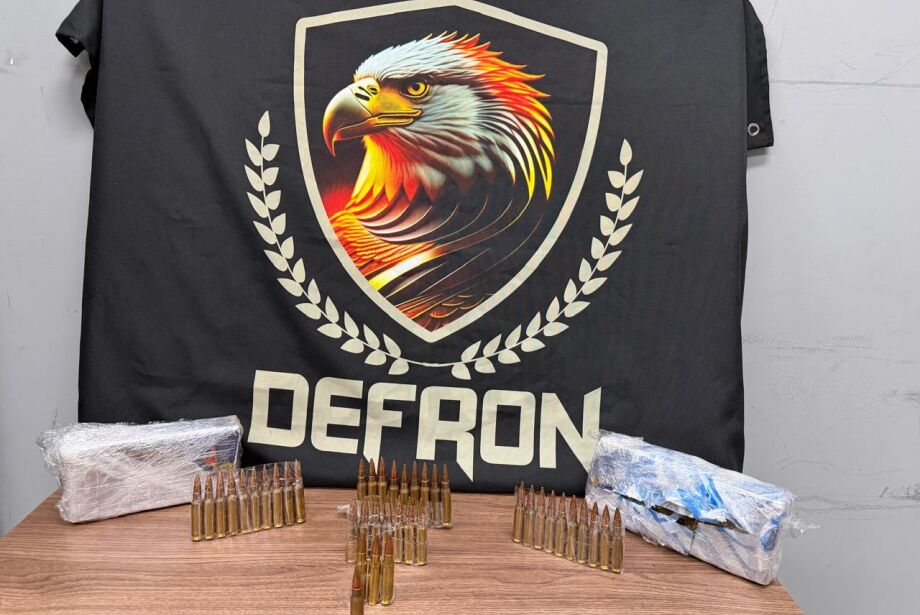 Jovem é presa com munições de fuzil e maconha em MS