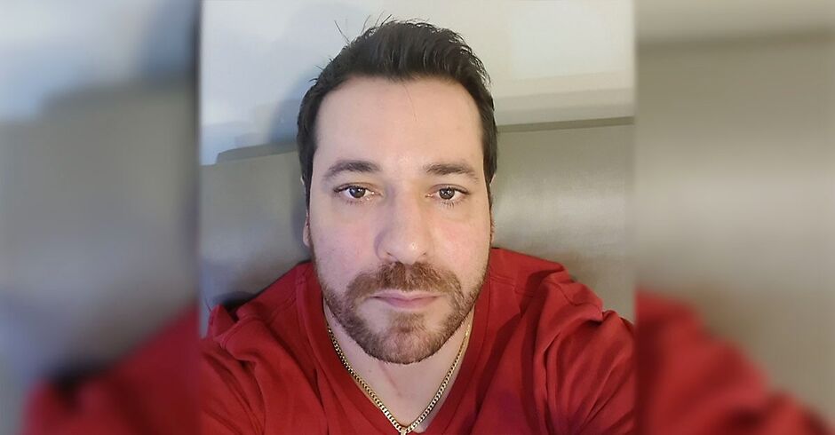 ‘Meu filho foi tirado dos meus braços da forma mais cruel’, diz mãe de empresário morto a facadas