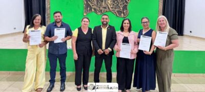 Antônio João garante reajuste salarial aos profissionais da educação com aprovação em sessão extraordinária