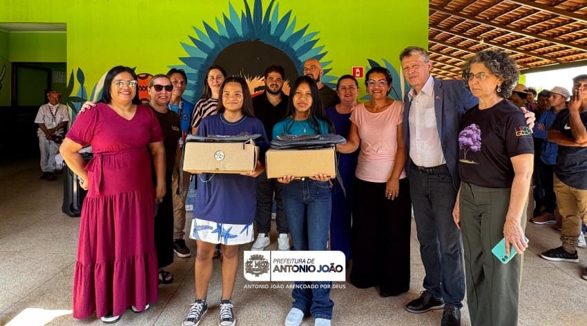 UFGD realiza doação de kits escolares a estudantes da Escola Municipal Mbo Eroy Tupa I Arandu Renoi