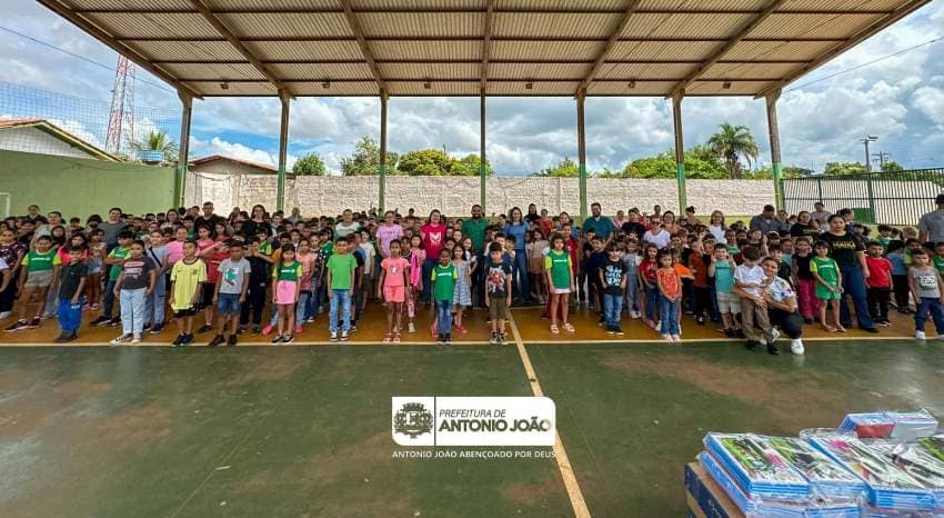 Prefeitura de Antônio João inicia entrega de kits escolares na rede municipal