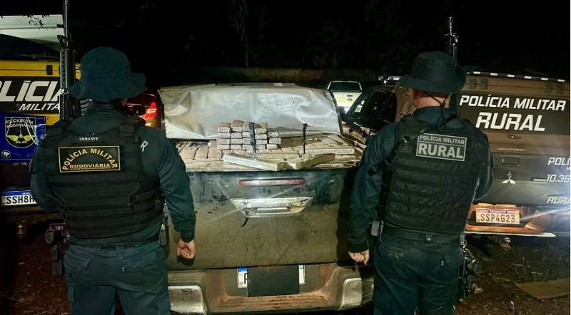 Batalhão de Policia Militar Rural em ação conjunta com a Policia Militar apreenderam cerca de 1 tonelada de maconha em terreno