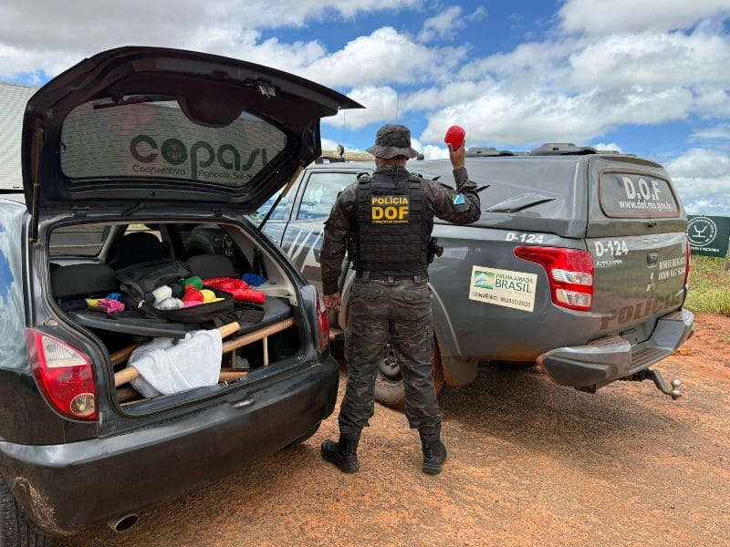 DOF apreende mais de cem quilos de drogas em fundo falso de veículo