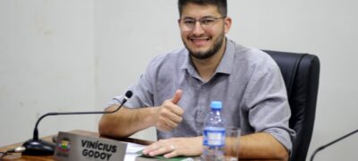 Vereador Vinicius Godoy pede informações sobre entrega de uniformes e kits escolares