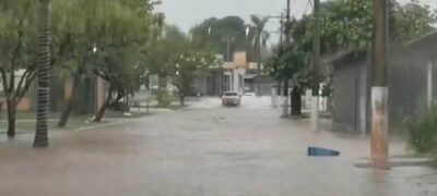 Chuva de 110 milímetros provoca alagamentos e deixa ruas intransitáveis em Bela Vista