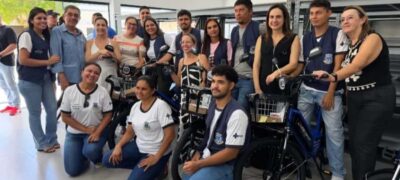 Senadora Soraya Thronicke entrega bicicletas elétricas para agentes de saúde de Porto Murtinho