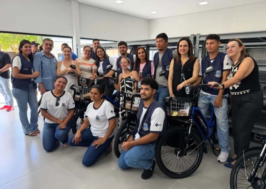 Senadora Soraya Thronicke entrega bicicletas elétricas para agentes de saúde de Porto Murtinho