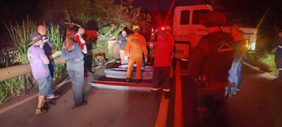 Motorista tomba caminhão em curva e morre preso às ferragens na MS-040, na Capital