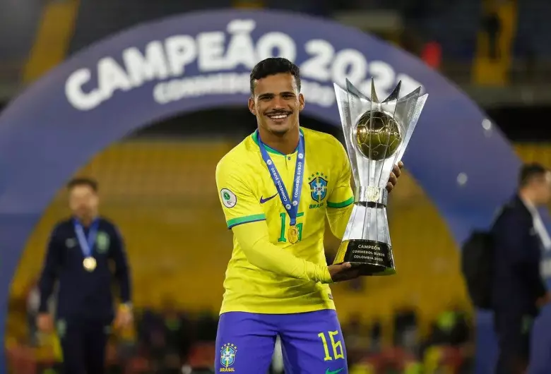 Kaiki é convocado para a Seleção Brasileira no lugar de Alex Sandro
