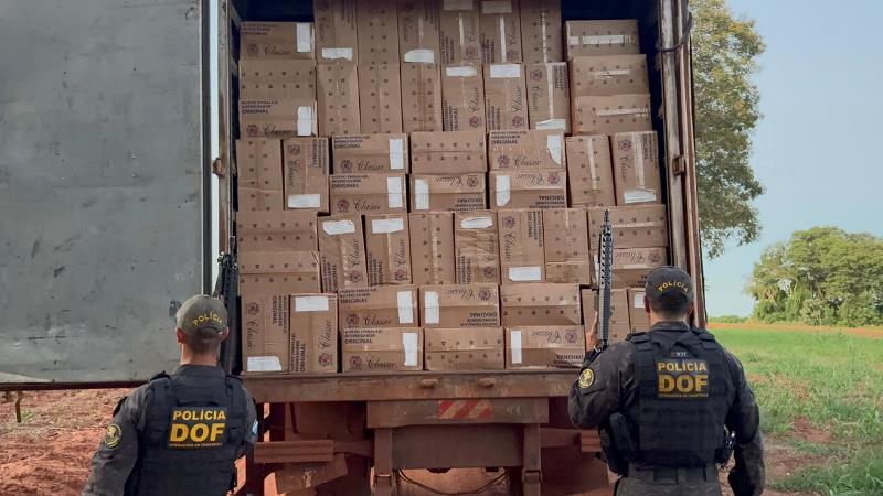 DOF apreende caminhão com 40 mil pacotes de cigarros contrabandeados do Paraguai