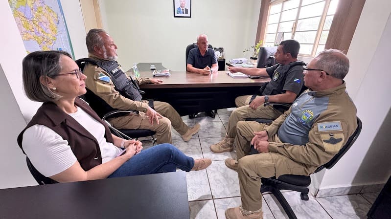 Equipe da AGEMS cumpre agenda de orientação e fiscalização sobre transporte irregular em Caracol