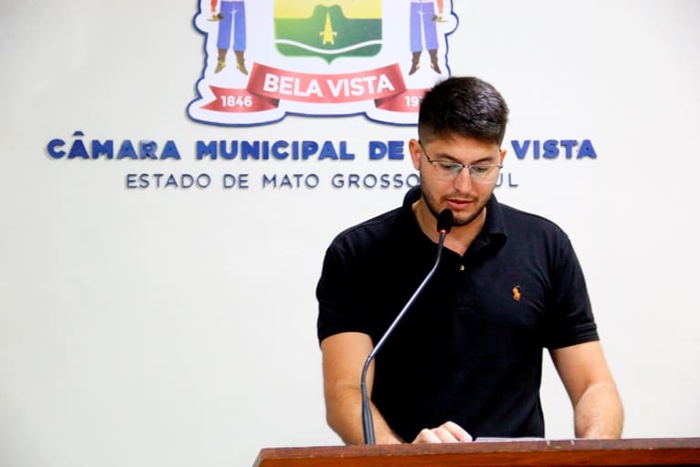Vereador Vinicius Godoy solicita tapa-buracos e limpeza no Bairro Espírito Santo