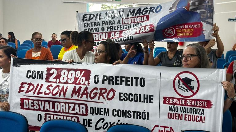 Mobilização em Coxim pressiona Câmara e adia votação de reajuste abaixo do piso