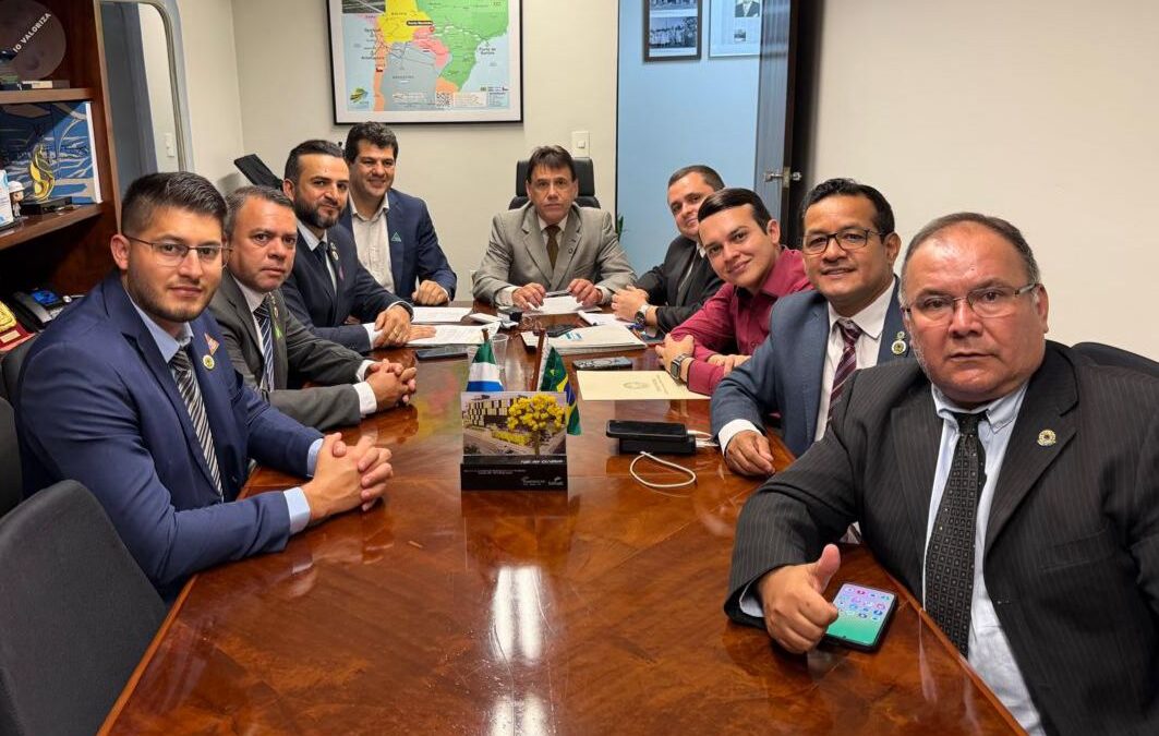 Em Brasília, parceria entre Vereadores e Executivo Municipal garante mais de 2 milhões em maquinários para a Secretaria de Obras
