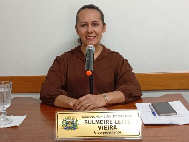 Vereadora Meire Leite presta homenagem à imprensa pela cobertura histórica dos 61 anos de Caracol
