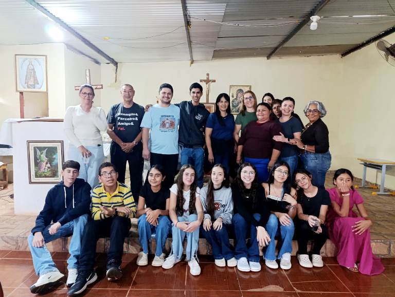Jovens da Crisma da Igreja Santo Afonso realizam ação solidária na Capela São Sebastião