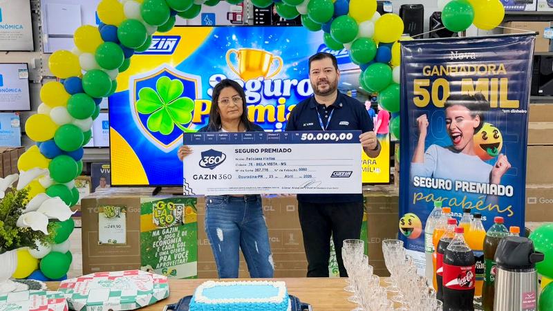 Moradora de Caracol recebe prêmio de R$ 50 mil do Seguro Premiado Gazin em Bela Vista