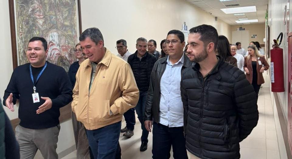 Governador Eduardo Riedel vistoria obras da nova UTI Neonatal do Hospital Cassems de Corumbá