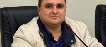 Presidente da Câmara, JT, cobra ampliação do número de profissionais  para alunos com aspecto Autista nas escolas