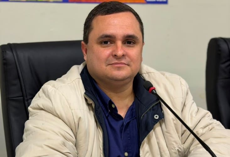 Presidente da Câmara, JT, cobra ampliação do número de profissionais  para alunos com aspecto Autista nas escolas