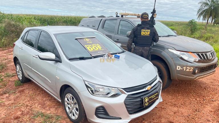 Passageiro em carro de aplicativo é preso pelo DOF portando pistola e munições